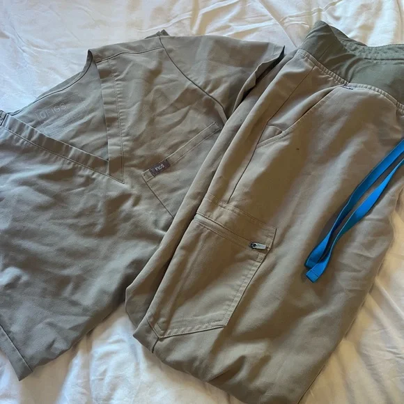 Figs Sandstone Beige Scrub Set, Size S top, Size Tall M jogger bottoms - Picture 1 of 5